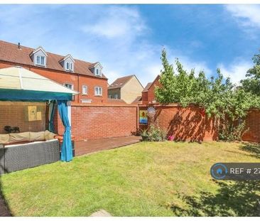 4 bedroom semi-detached house to rent - Photo 4