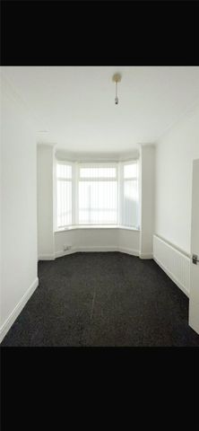 2 Bedroom Terraced - Photo 2