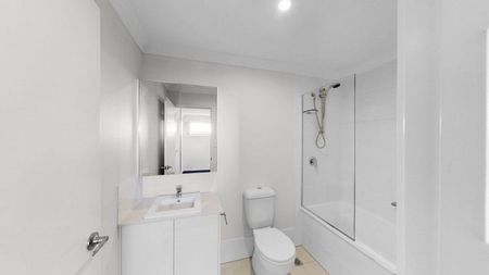 SPACIOUS 3 Bed Townhouse CONVENIENT Location - Photo 5