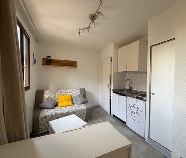 AIX EN PROVENCE - A LOUER - PROCHE FACS - STUDIO MEUBLE AVEC PARKING - Photo 3