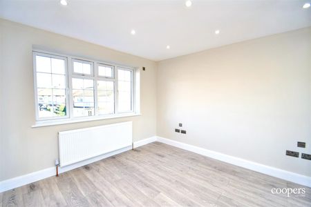 Northbrook Drive, Northwood, HA6 - Photo 2