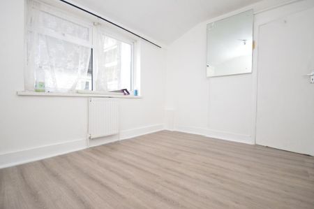 4 bedroom terraced house to rent - Photo 3