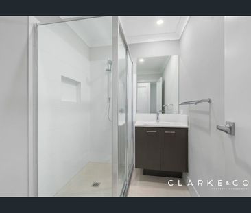 MODERN 2 BEDROOM UNIT WITH PARKING! - Photo 3