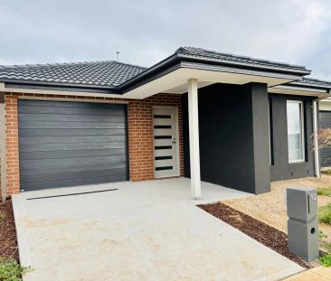 “Brand new 3 Bedroom - All en-suites!!” - Photo 1