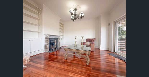 Front-Row Fireworks & Harbour Bridge Views - Photo 1