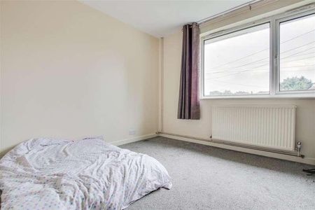 Southmead Crescent, Cheshunt, EN8 - Photo 4