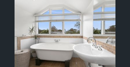 Spacious 4-Bedroom Family Oasis with Sandstone Charm in Allambie Heights - Photo 5