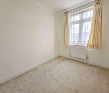 Chepstow Avenue, Hornchurch, RM12 - Photo 3