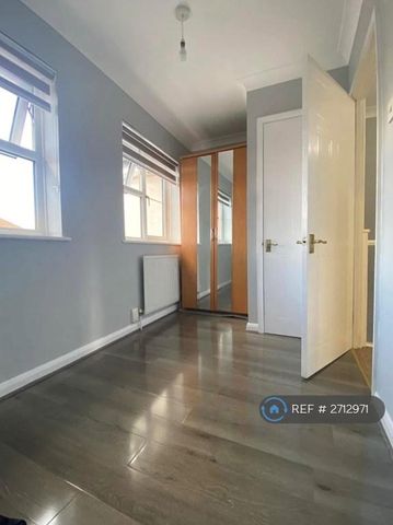 2 bedroom terraced house to rent - Photo 2