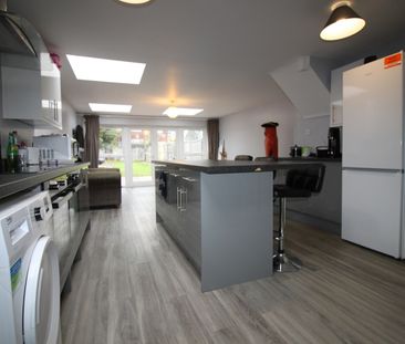 6 Bed Terraced House, Lodge Road, SO14 - Photo 2