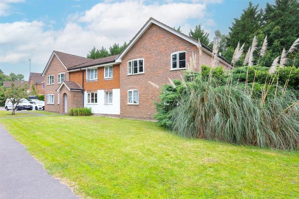 Houlton Court, Bagshot, Surrey, GU19 - Photo 1