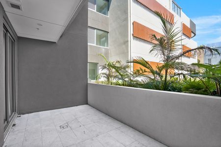 SOLE-WATER FRONT LUXURY LIVING - Photo 5