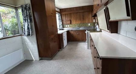 Timeless 1970’s Character in a Prime Location - Photo 2