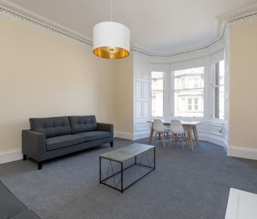 4 bedroom flat to rent - Photo 2
