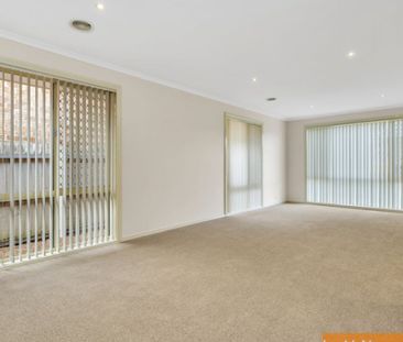 6 Adlard Place, Gungahlin - Photo 2
