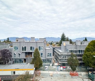 Luxurious Townhouse With Breathtaking Mountain Views In South Cambie - Photo 3