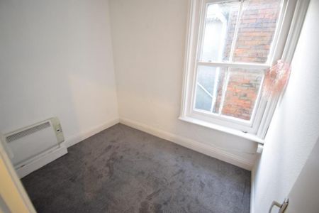 4 bedroom flat to rent - Photo 3