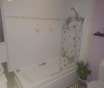 2 bedroom flat to rent - Photo 6