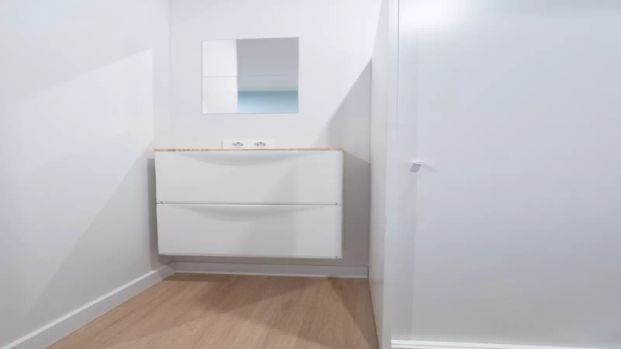 Room in a shared 5-bedroom apartment for rent in la Dreta de l'Eixample. - Photo 1