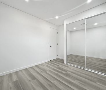 NEAR NEW 5 BEDROOM DUPLEX! - Photo 3