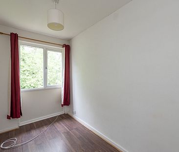 3 bedroom end terraced house to rent, Available now - Photo 4