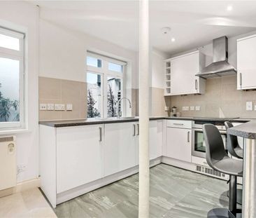 Studio Flat to rent in Queen Anne Street, Marylebone. - Photo 4