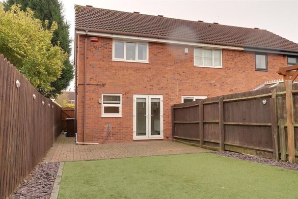 2 bedroom end of terrace house to rent - Photo 1