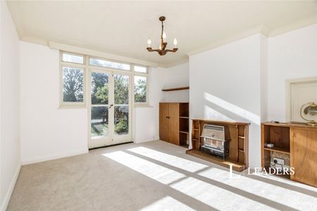 4 bedroom house to rent Church Road, Addlestone, KT15 - Photo 2