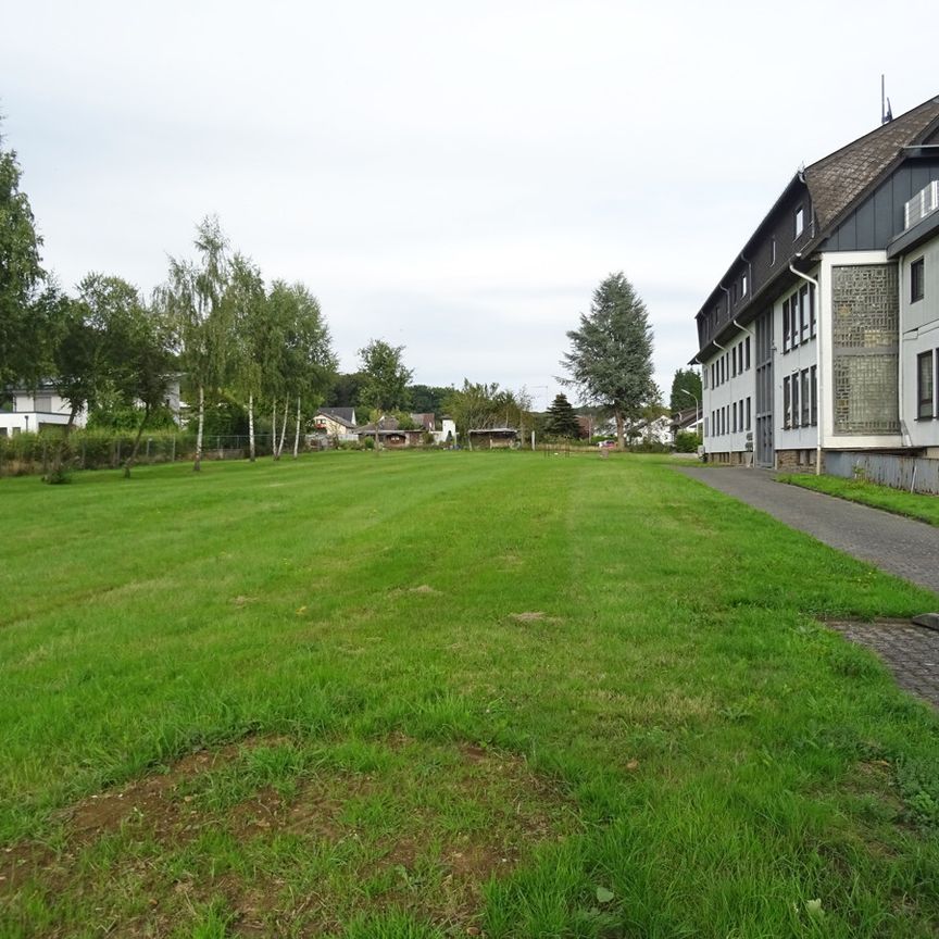 Helle 2 Zimmer Wohnung (Hochpaterre) zur Miete mit Balkon in ruhiger Wohngegend! - Foto 1