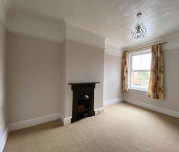 4 bedroom semi-detached house to rent - Photo 4