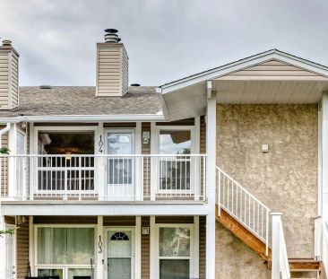 Cozy 1 bedroom 1 den condo in Skyrattler neighborhood. — 2 Bedrooms Condo Unit - Photo 1