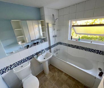 Room in a Shared House, Little Bornes, SE21 - Photo 6