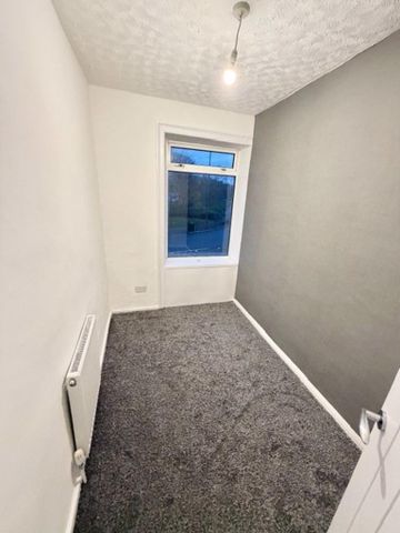 3 bedroom end of terrace house to rent - Photo 3