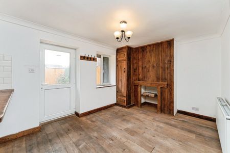 High Street - Photo 5