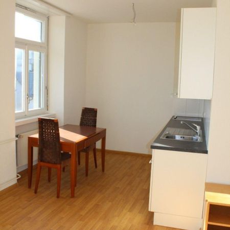 Rent a 1 room studio in Delémont - Photo 4