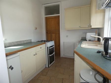 2 bed flat to rent in Biddlestone Road, Heaton - Photo 5