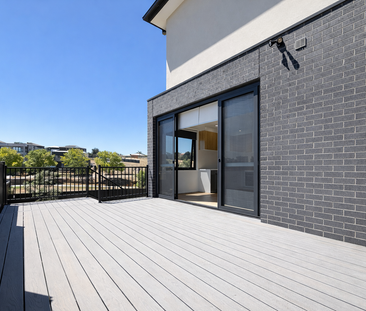 Comfortable Modern Living in Pristine Condition! - Photo 1