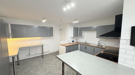 1 bedroom in a house share to rent - Photo 4
