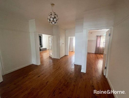 3-Bedroom Apartment in Prime Location - Now Available! - Photo 1