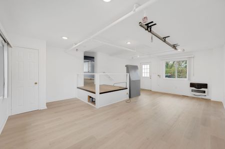 For Lease - 6 Kelso Street, Hamilton, Ontario - Photo 2