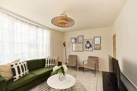 High Street - Photo 3