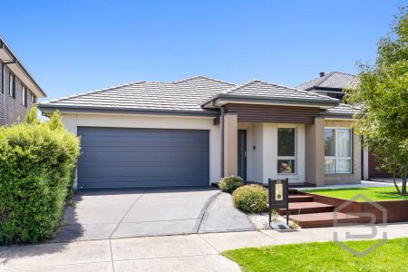 “Sizable Home, Supreme Location, Beautiful Parks” - Photo 5