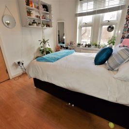 3 bedroom House in Autumn Street, Leeds - Photo 1