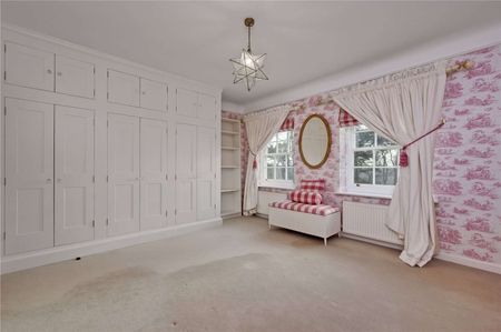 An elegant family home in a stunning secluded position, including a swimming pool, tennis court, two bedroom cottage, small paddock and two stables. - Photo 5