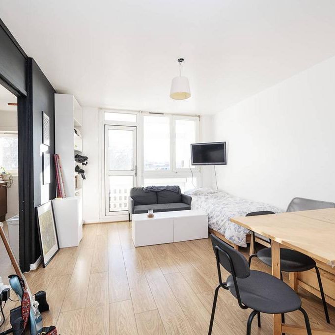 3 bedroom flat to rent - Photo 1