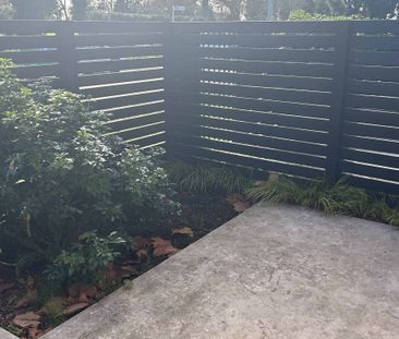 Cozy Two Bedroom Townhouse - Photo 4