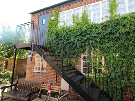 Studio flat to rent on - Photo 3