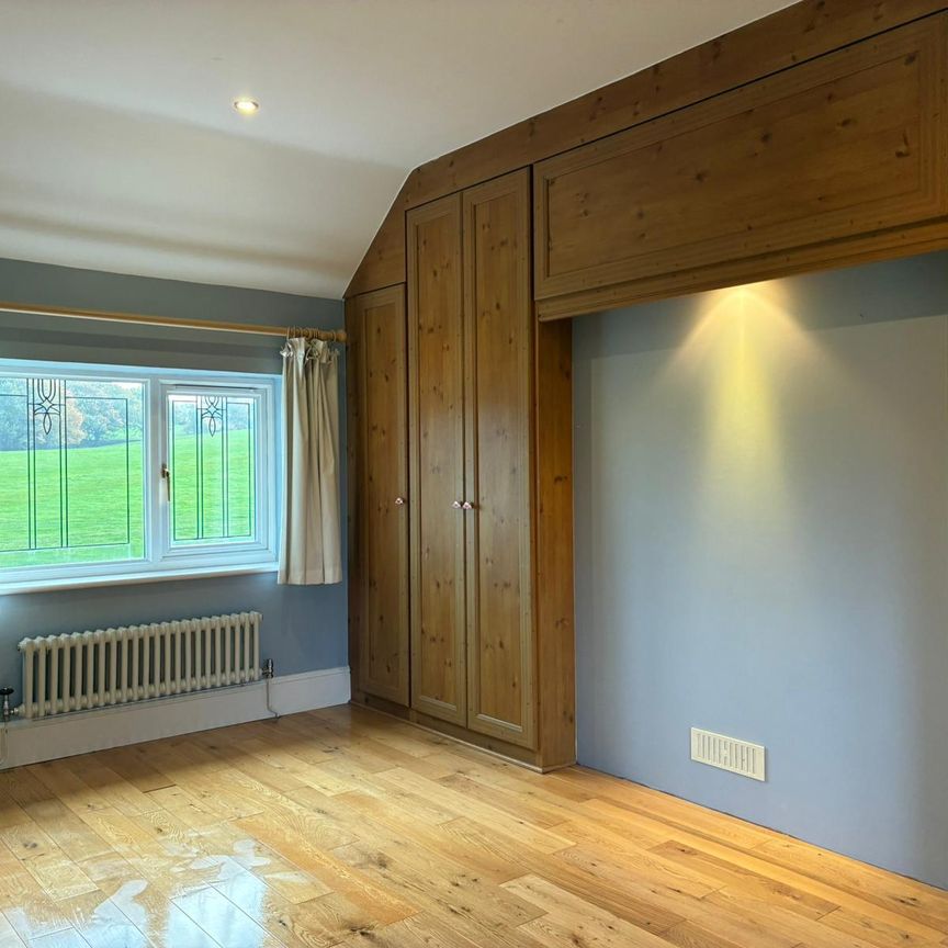 Bradley Lane, Frodsham - Photo 1