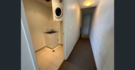 modern split level 2 bedder - Photo 3