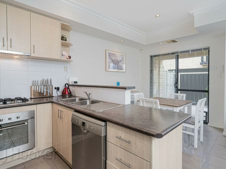 Walk to Carousel Shopping Centre - Photo 4